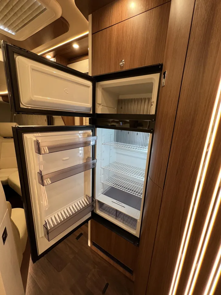 Fahrzeugbild Carthago chic e-line I 50 LE DA Mercedes (341) #26
