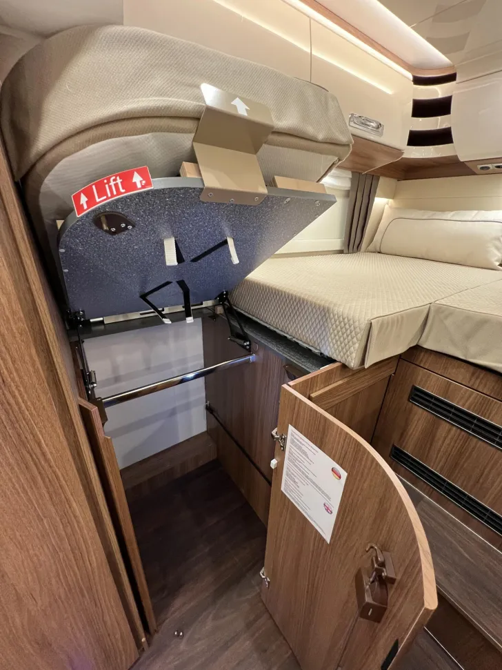 Fahrzeugbild Carthago chic e-line I 50 LE DA Mercedes (341) #29