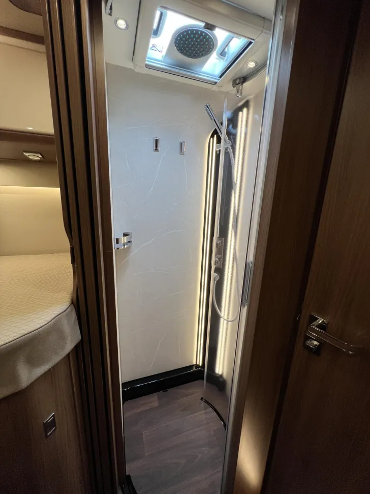 Fahrzeugbild Carthago chic e-line I 50 LE DA Mercedes (341) #36