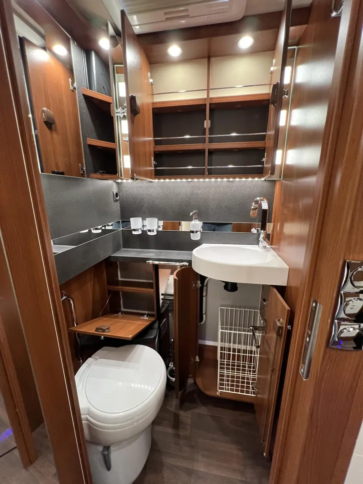 Fahrzeugbild Carthago liner-for-two I 53 Iveco (302) #35