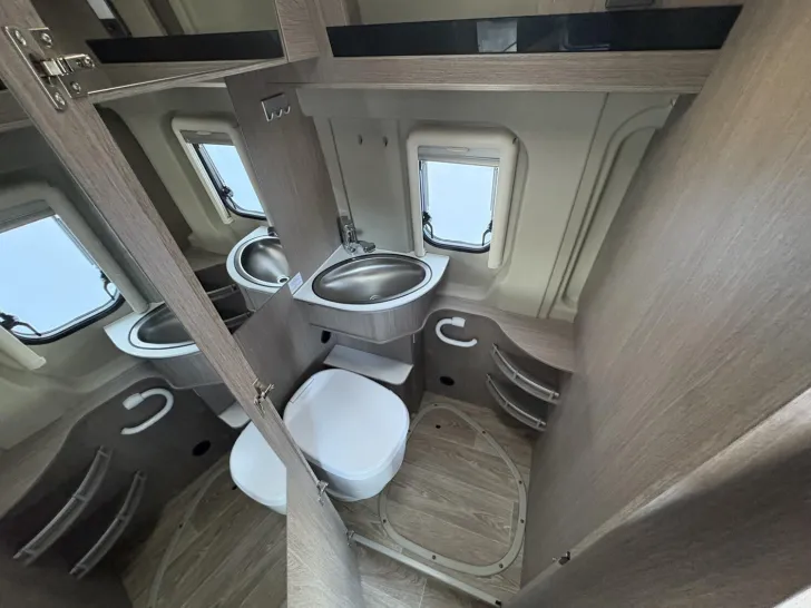 Fahrzeugbild Pössl 2Win Plus Surf ready! #21