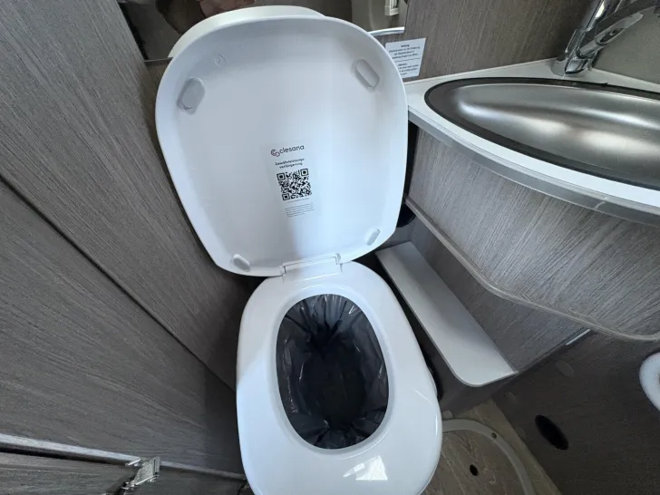 Fahrzeugbild Pössl 2Win Plus Surf ready! #22