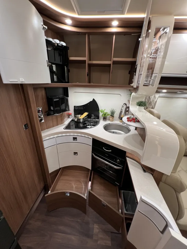 Fahrzeugbild Carthago chic e-line I 61 XL LE Mercedes (334) #21