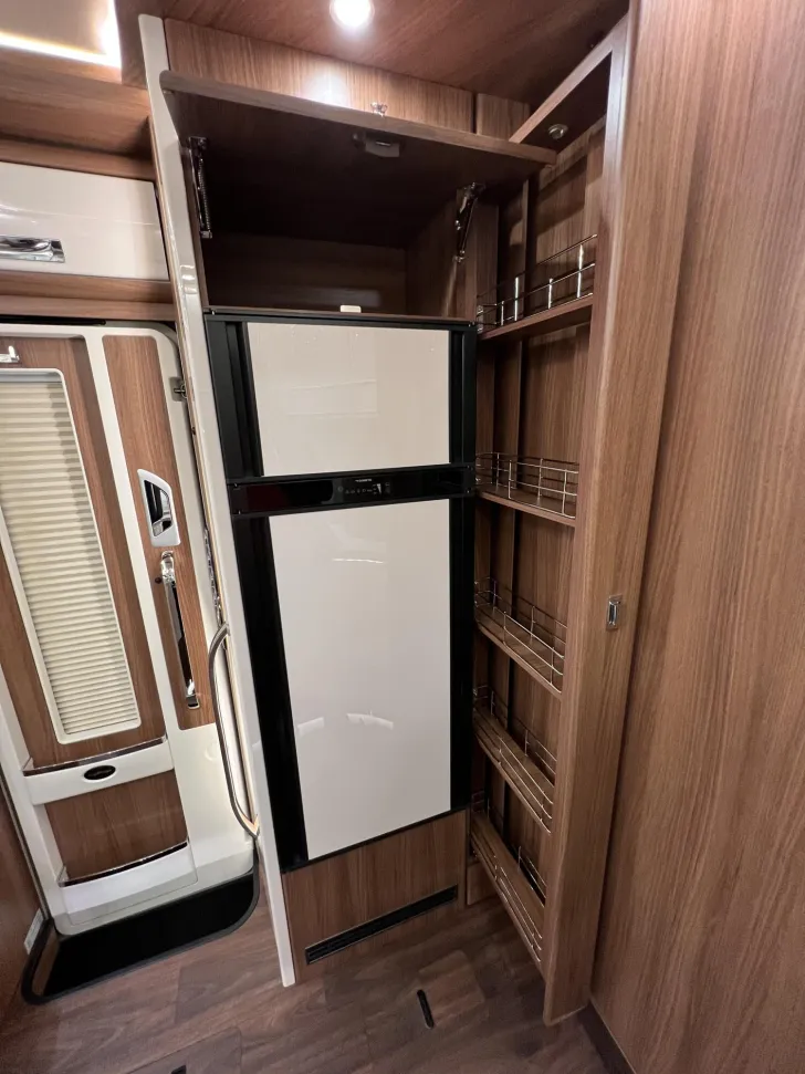 Fahrzeugbild Carthago chic e-line I 61 XL LE Mercedes (334) #23