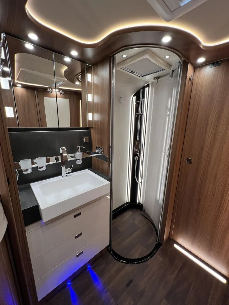 Fahrzeugbild Carthago chic e-line I 61 XL LE Mercedes (334) #34