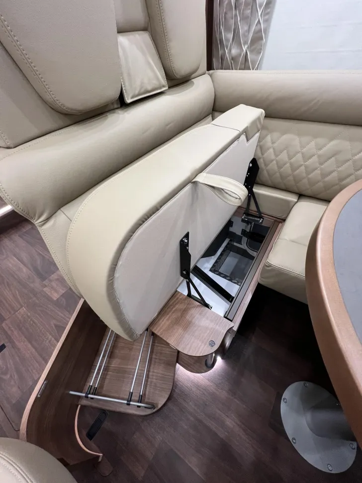 Fahrzeugbild Carthago chic e-line I 61 XL LE Mercedes (334) #39