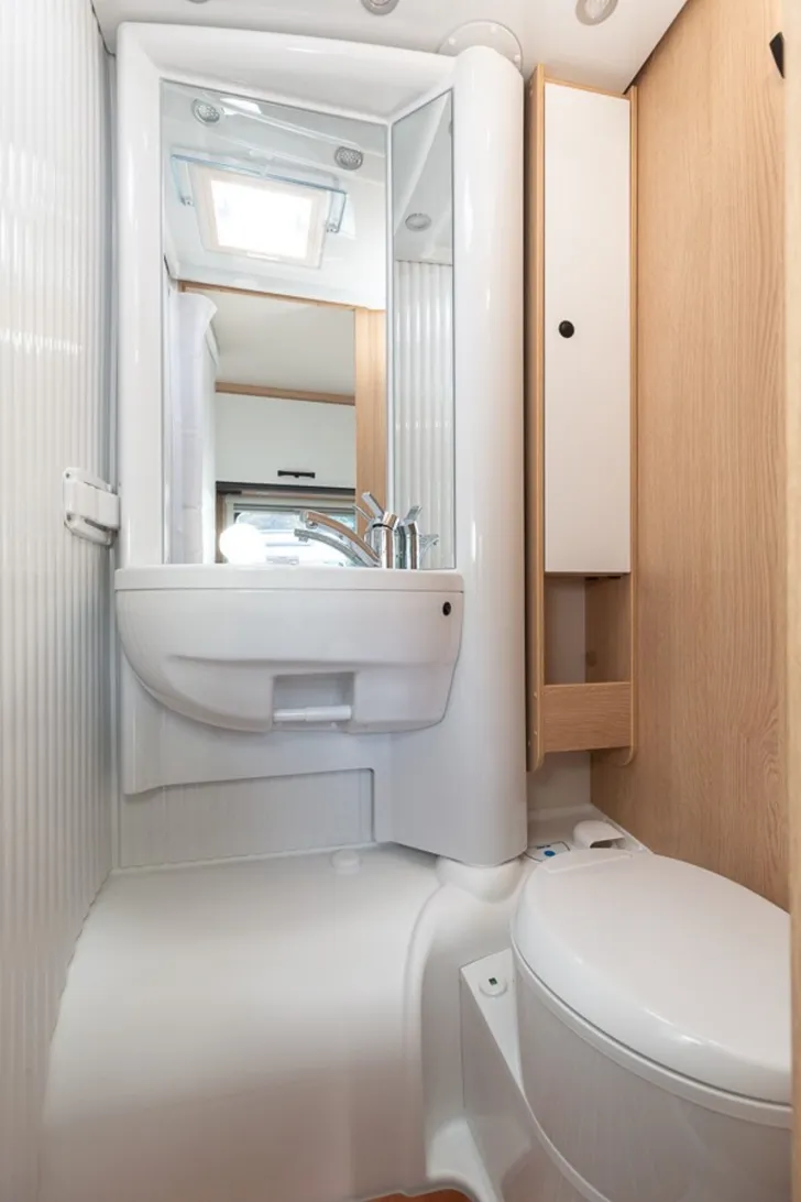 Fahrzeugbild Sunlight Adventure V 67S Inkl. 100 WP Solaranlage #13