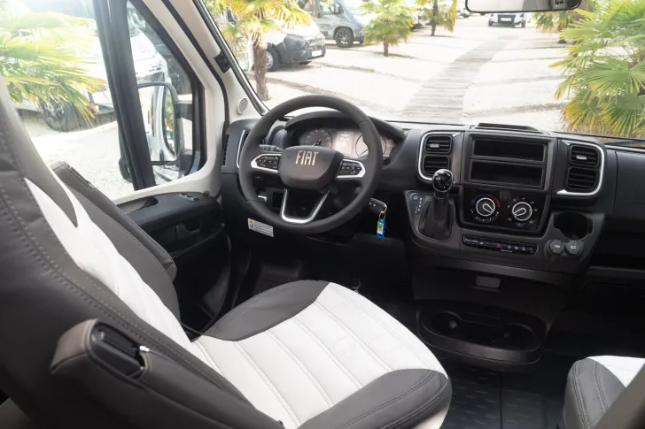 Fahrzeugbild Sunlight Adventure V 67S Inkl. 100 WP Solaranlage #20