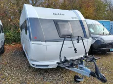 Fahrzeugbild Hobby De Luxe 560 KMFe 2025 - Festtoiltte #1