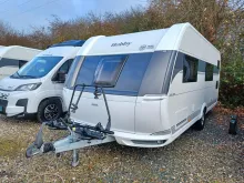 Fahrzeugbild Hobby De Luxe 560 KMFe 2025 - Festtoiltte #3