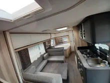 Fahrzeugbild Hobby De Luxe 560 KMFe 2025 - Festtoiltte #9
