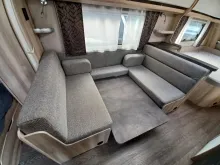 Fahrzeugbild Hobby De Luxe 560 KMFe 2025 - Festtoiltte #11