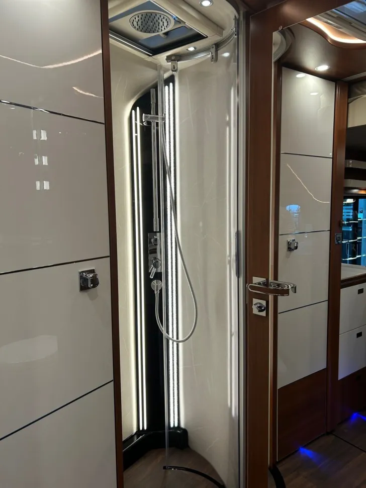 Fahrzeugbild Carthago liner-for-two I 53 #16