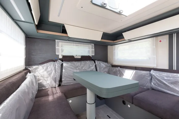 Fahrzeugbild Laika Kosmo L 105 // 104.192  Listenpreis #6