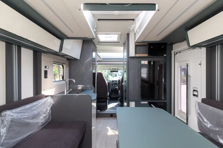 Fahrzeugbild Laika Kosmo L 105 // 104.192  Listenpreis #8