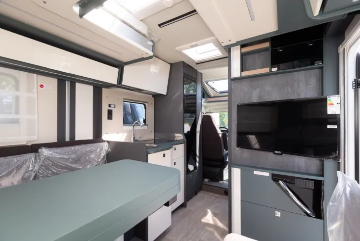 Fahrzeugbild Laika Kosmo L 105 // 104.192  Listenpreis #10