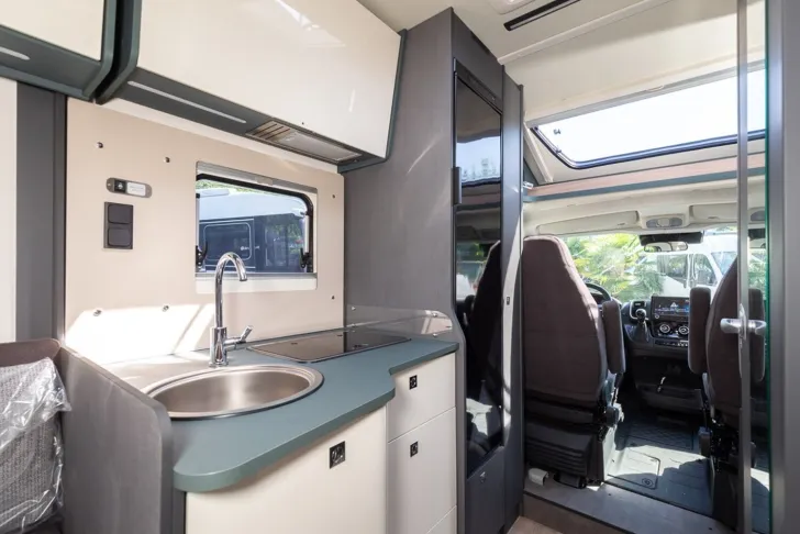 Fahrzeugbild Laika Kosmo L 105 // 104.192  Listenpreis #12