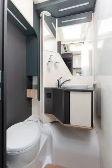 Fahrzeugbild Laika Kosmo L 105 // 104.192  Listenpreis #15