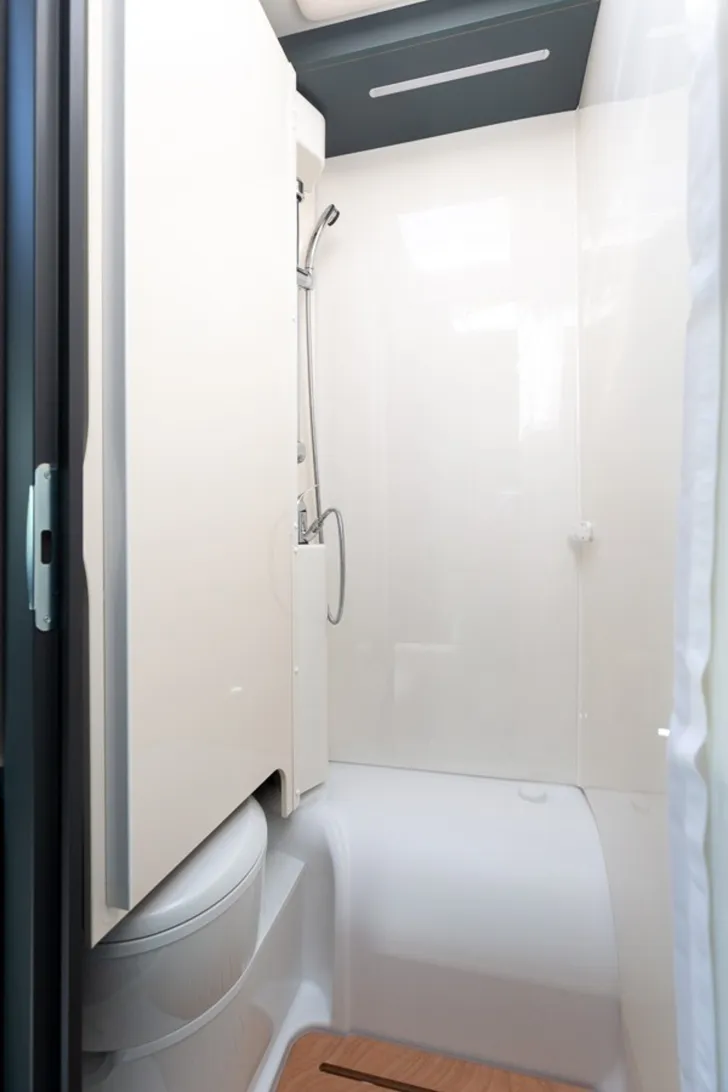 Fahrzeugbild Laika Kosmo L 105 // 104.192  Listenpreis #16