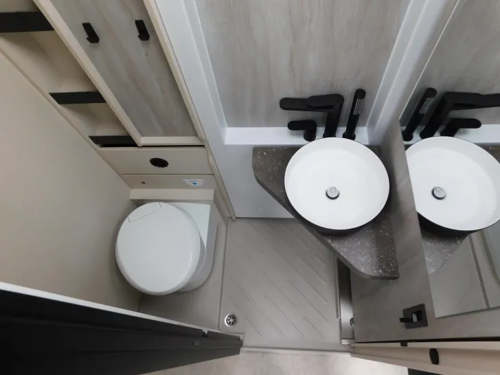 Fahrzeugbild Bürstner Signature SFT 7.0 #9