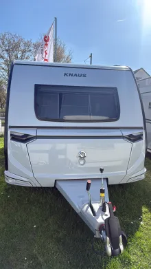 Frontal Vorne Knaus Südwind 580 QS Black Selection