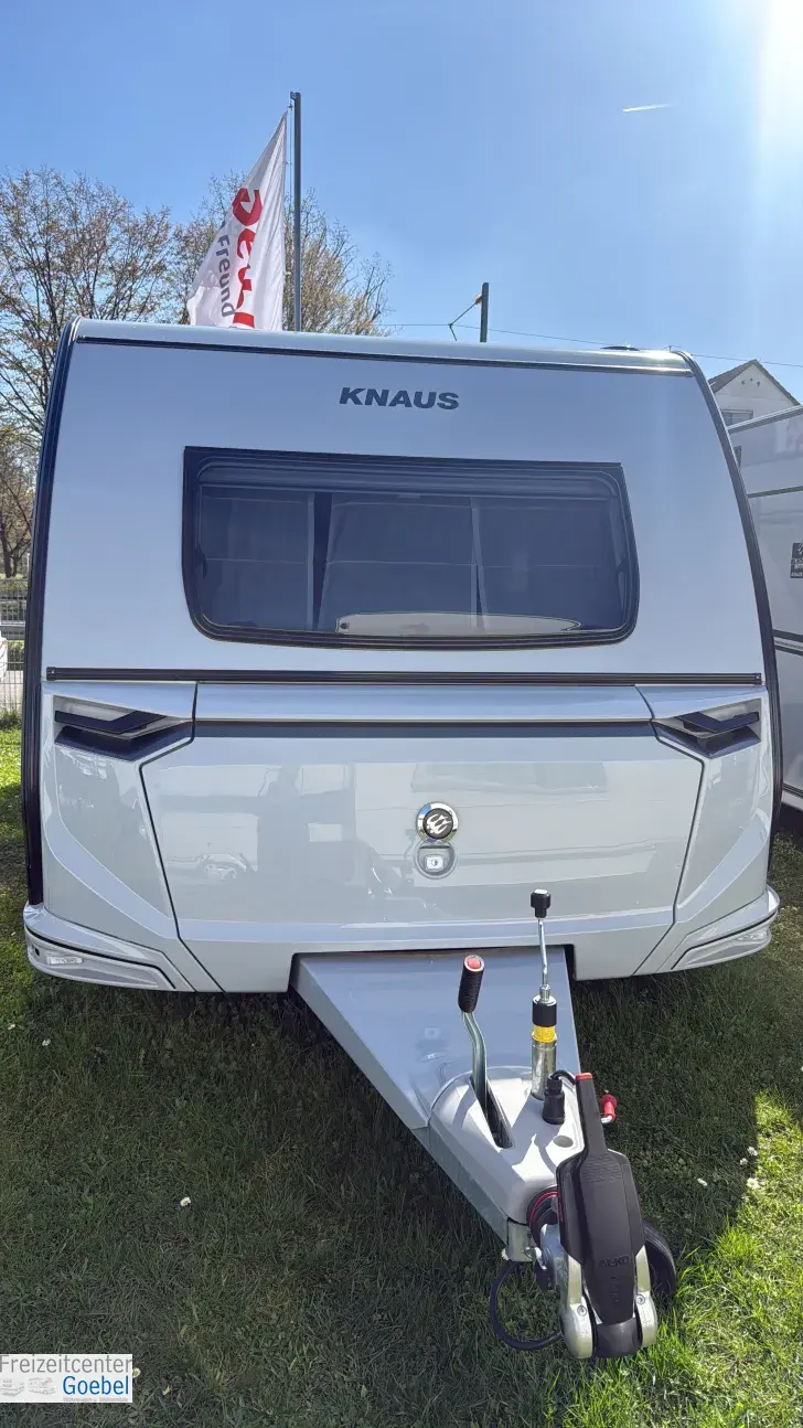 Frontal Vorne Knaus Südwind 580 QS Black Selection