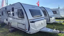 Schräg Vorne Knaus Südwind 580 QS Black Selection