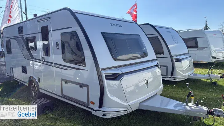 Schräg Vorne Knaus Südwind 580 QS Black Selection