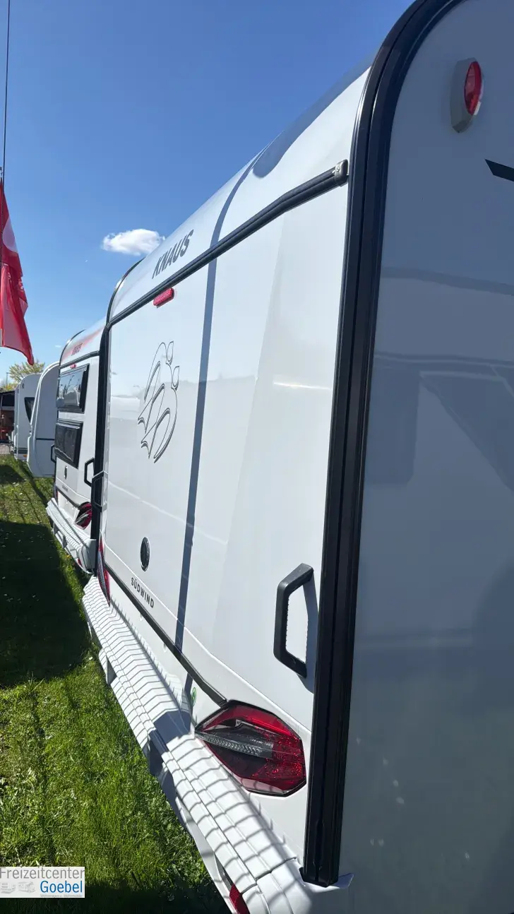 Frontal Hinten Knaus Südwind 580 QS Black Selection
