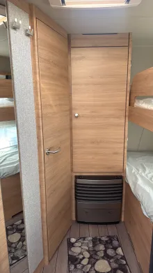 Etagenbetten Knaus Südwind 580 QS Black Selection