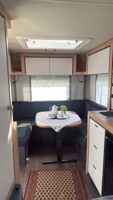 Sicht vorne-hinten Knaus Sport 450 FU