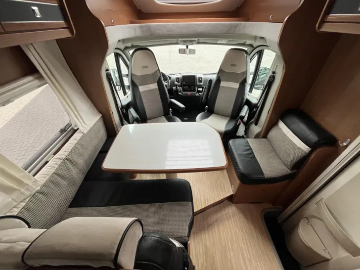 Fahrzeugbild LMC Breezer H 730 Black Selection #5