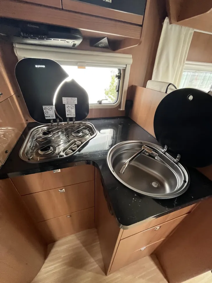 Fahrzeugbild LMC Breezer H 730 Black Selection #6