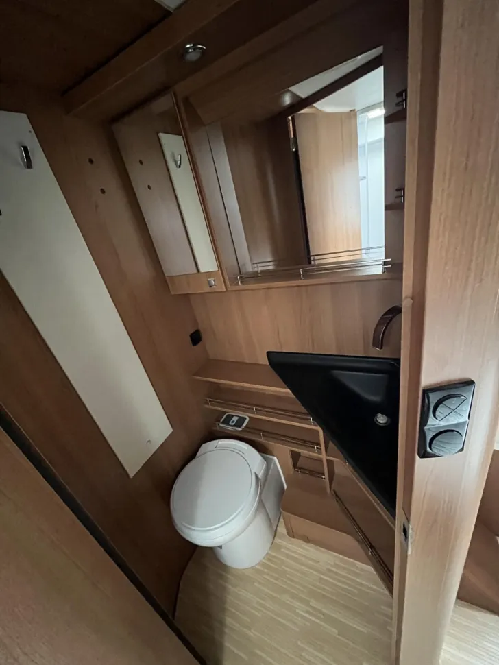 Fahrzeugbild LMC Breezer H 730 Black Selection #11