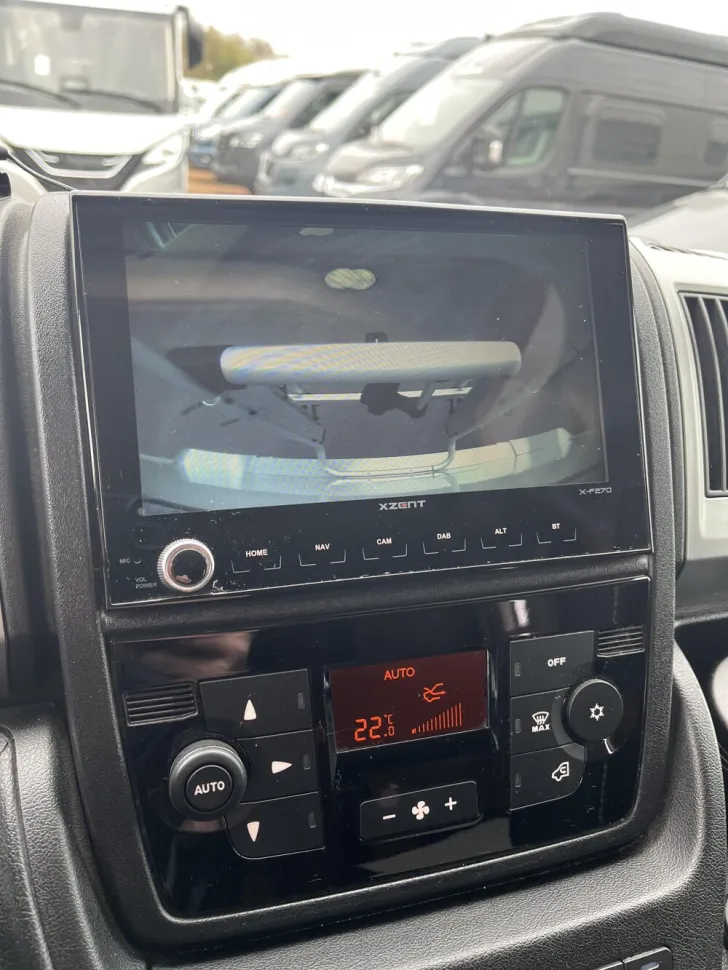 Fahrzeugbild LMC Breezer H 730 Black Selection #12