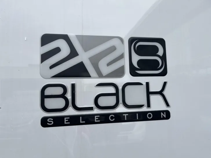 Fahrzeugbild LMC Breezer H 730 Black Selection #16