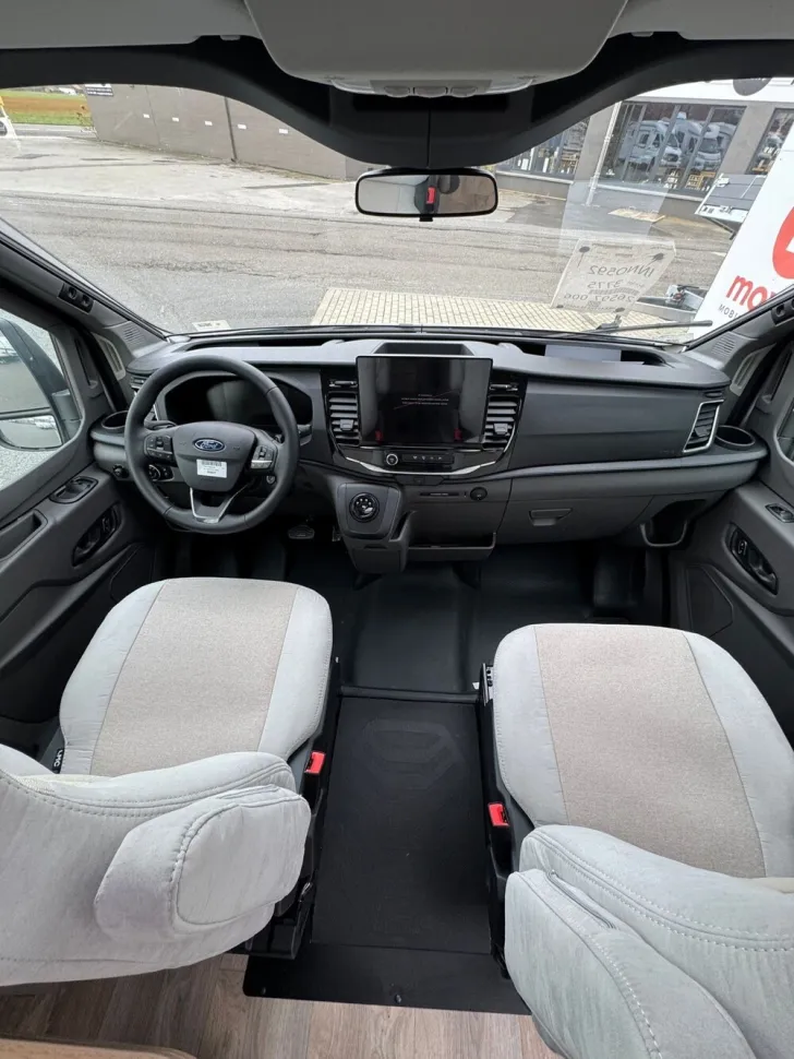 Fahrzeugbild LMC Innovan Ford 592 #10