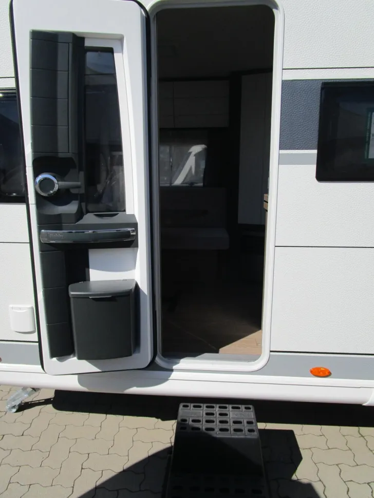 Fahrzeugbild Hobby Excellent Edition 495 UL #6