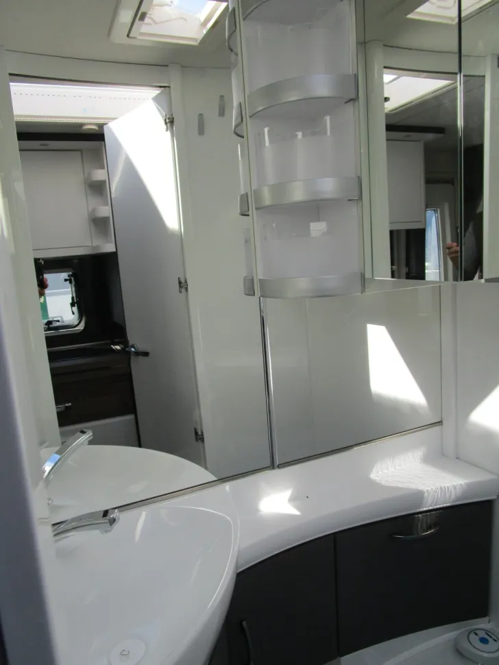 Fahrzeugbild Hobby Excellent Edition 495 UL #14