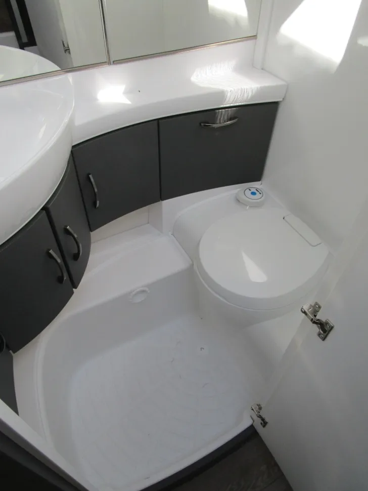 Fahrzeugbild Hobby Excellent Edition 495 UL #16