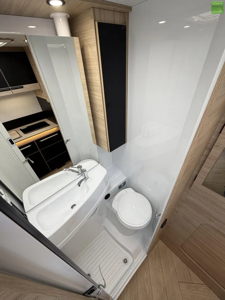 Fahrzeugbild Challenger Teilintegriert Graphite Edition 240 Arctic Drive #18