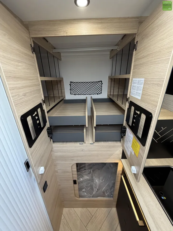 Fahrzeugbild Challenger Teilintegriert Graphite Edition 240 Arctic Drive #20