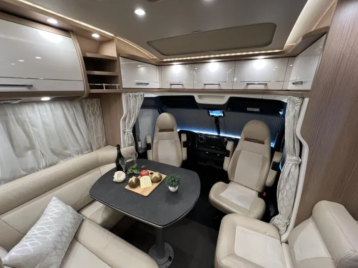 Fahrzeugbild Carthago c-tourer T 143 LE Mercedes-Benz (524) #11