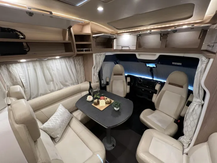 Fahrzeugbild Carthago c-tourer T 143 LE Mercedes-Benz (524) #12