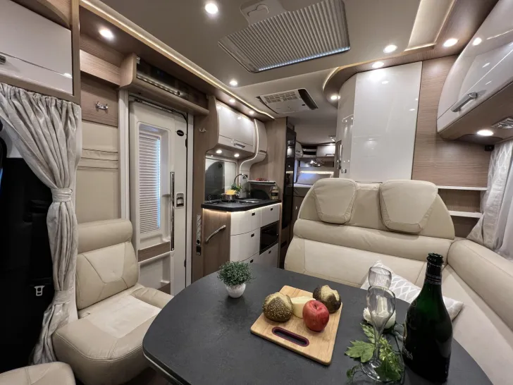 Fahrzeugbild Carthago c-tourer T 143 LE Mercedes-Benz (524) #14