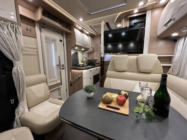 Fahrzeugbild Carthago c-tourer T 143 LE Mercedes-Benz (524) #15