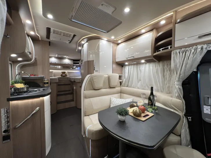 Fahrzeugbild Carthago c-tourer T 143 LE Mercedes-Benz (524) #16