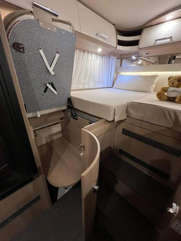 Fahrzeugbild Carthago c-tourer T 143 LE Mercedes-Benz (524) #26