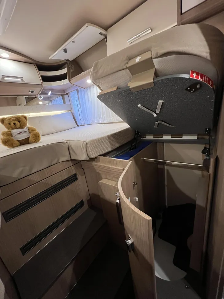 Fahrzeugbild Carthago c-tourer T 143 LE Mercedes-Benz (524) #27