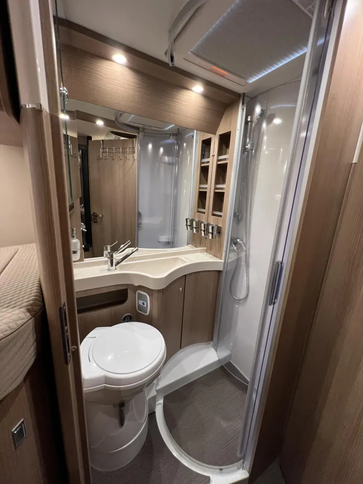 Fahrzeugbild Carthago c-tourer T 143 LE Mercedes-Benz (524) #31